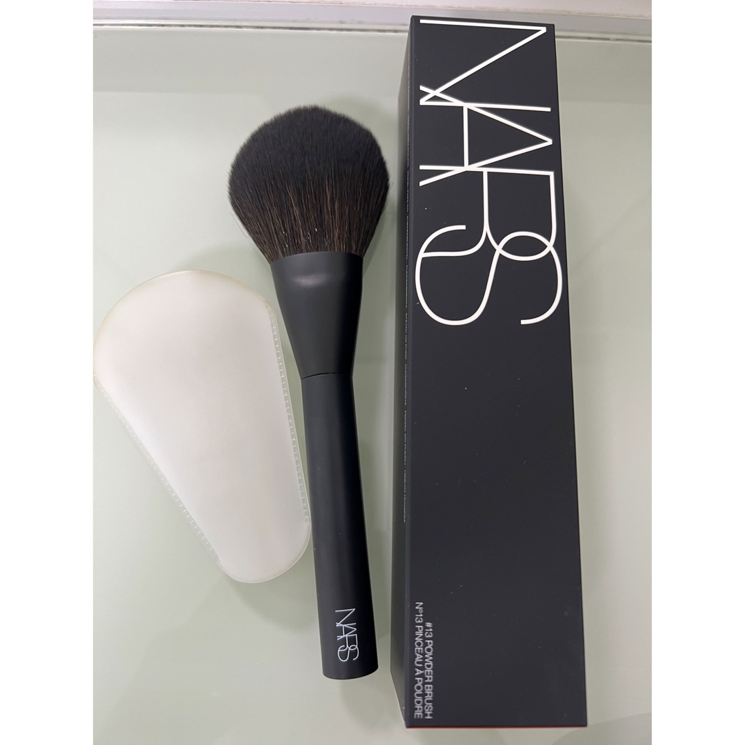 NARS(ナーズ)のNARSナーズ パウダーブラシ#13 ライトリフレクティングセッティングパウダー コスメ/美容のメイク道具/ケアグッズ(チーク/フェイスブラシ)の商品写真