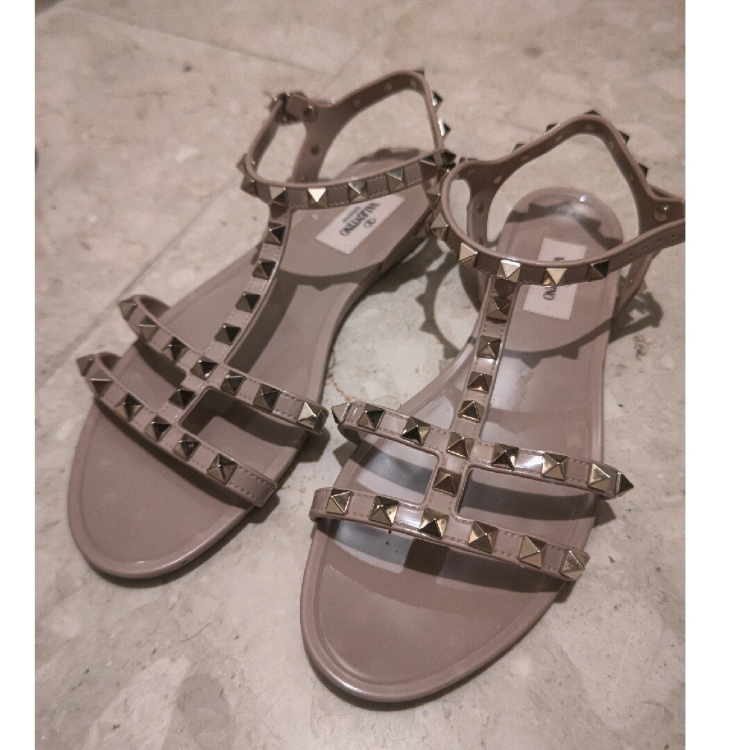 VALENTINO(ヴァレンティノ)の値下げ今だけ★美品★VALENTINO★ラバーサンダル★38 レディースの靴/シューズ(サンダル)の商品写真