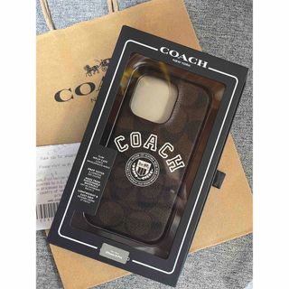 コーチ(COACH)のコーチ iPhone14Pro シンプルカバー ブラウン コーチロゴ　(iPhoneケース)