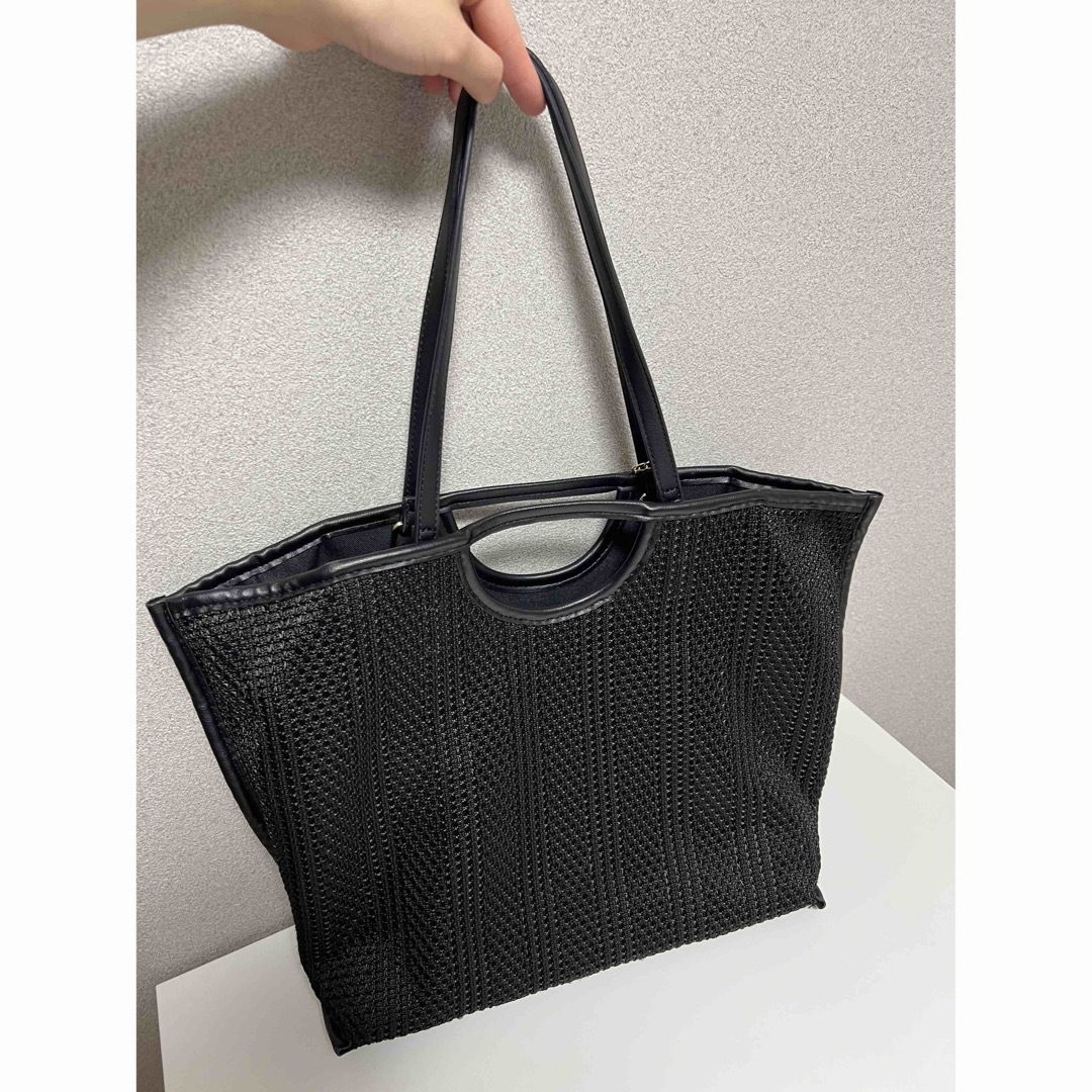 ブラック編みバッグ レディースのバッグ(トートバッグ)の商品写真
