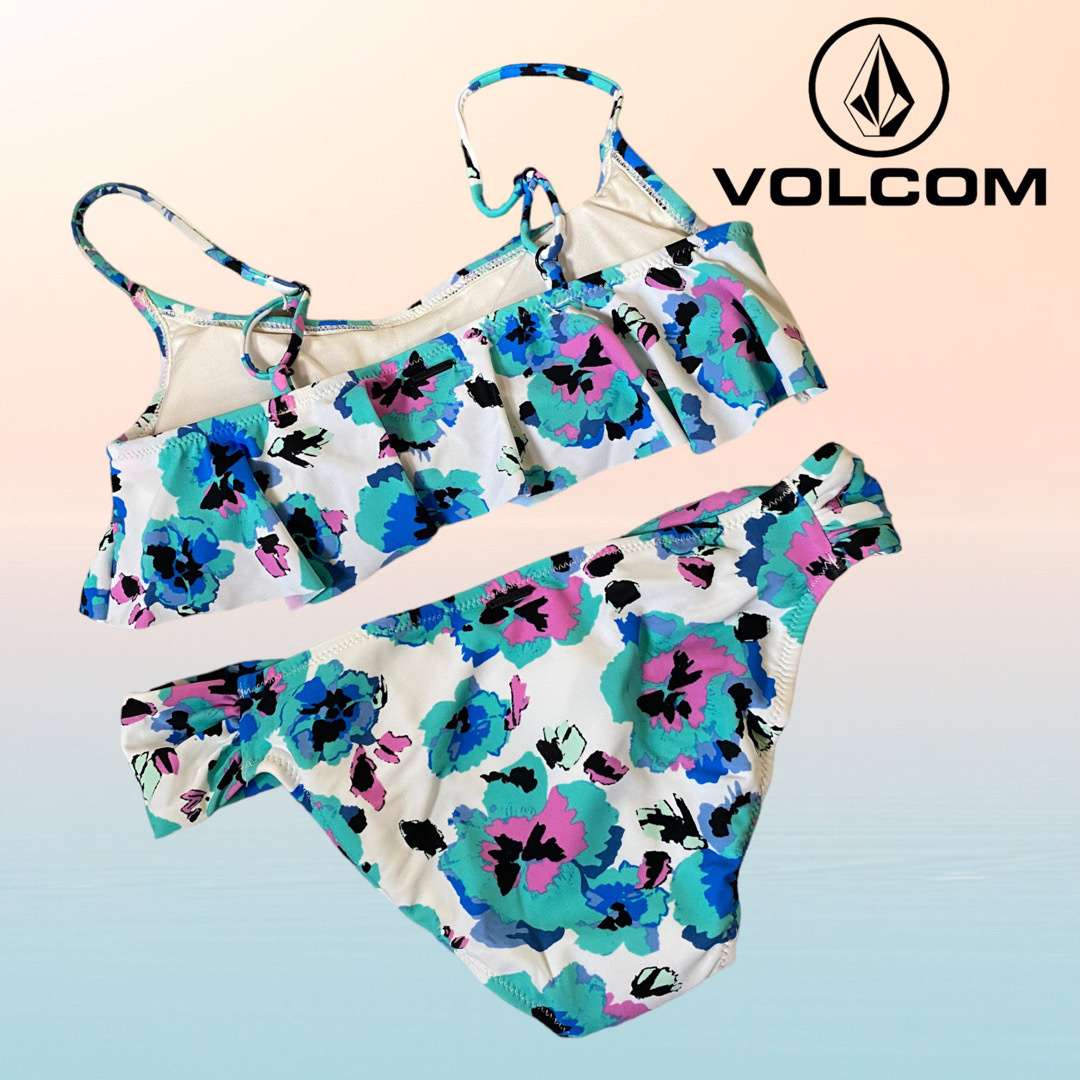 volcom(ボルコム)の【新品】VOLCOM ビキニ 水着 上下 セットアップ レディースの水着/浴衣(水着)の商品写真