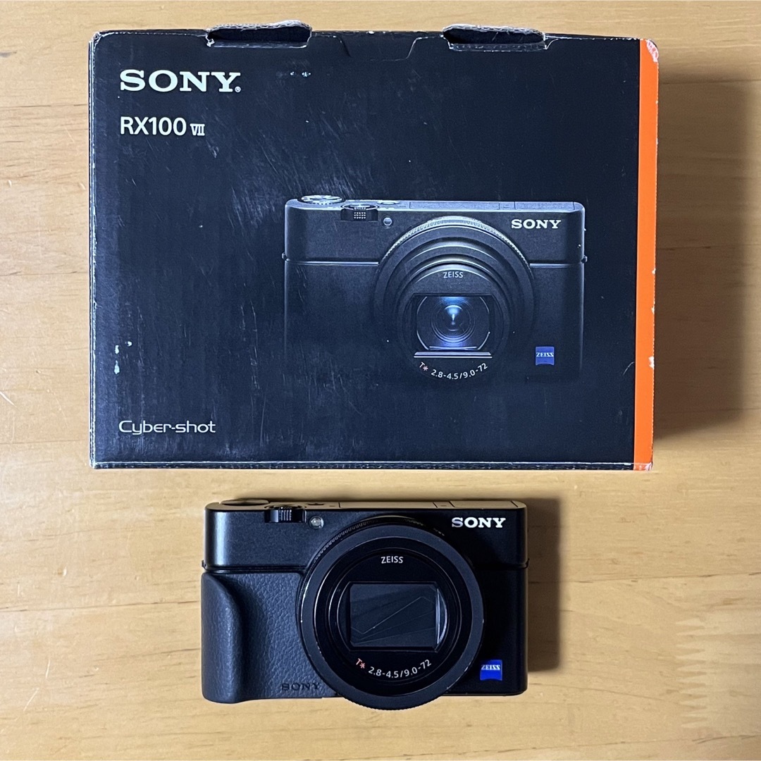 SONY(ソニー)のrx100m7 純正グリップ付き スマホ/家電/カメラのカメラ(コンパクトデジタルカメラ)の商品写真