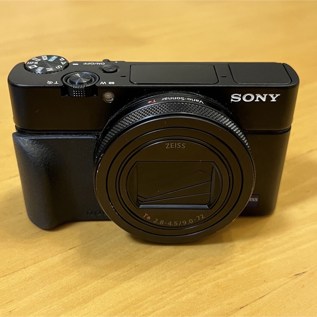 SONY(ソニー)のrx100m7 純正グリップ付き スマホ/家電/カメラのカメラ(コンパクトデジタルカメラ)の商品写真