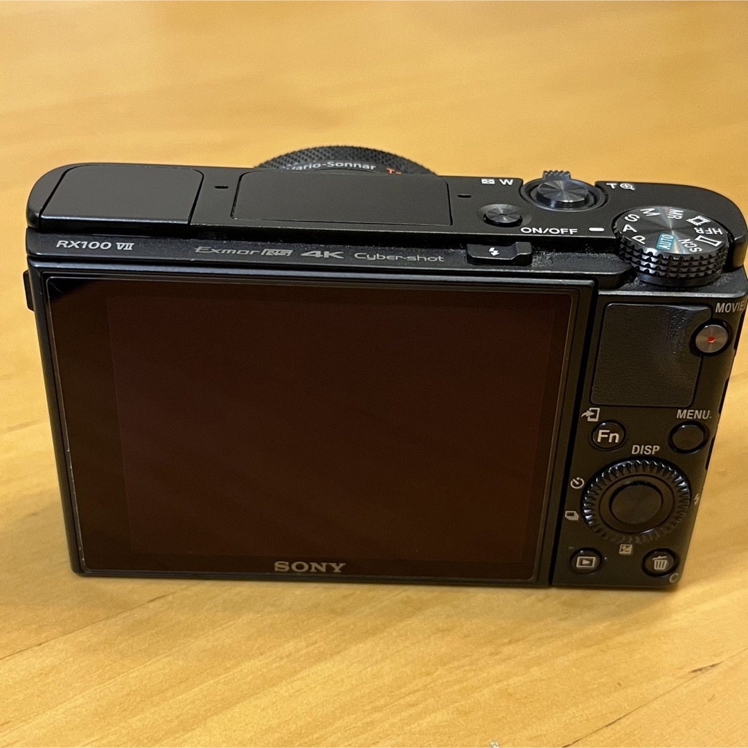 SONY(ソニー)のrx100m7 純正グリップ付き スマホ/家電/カメラのカメラ(コンパクトデジタルカメラ)の商品写真