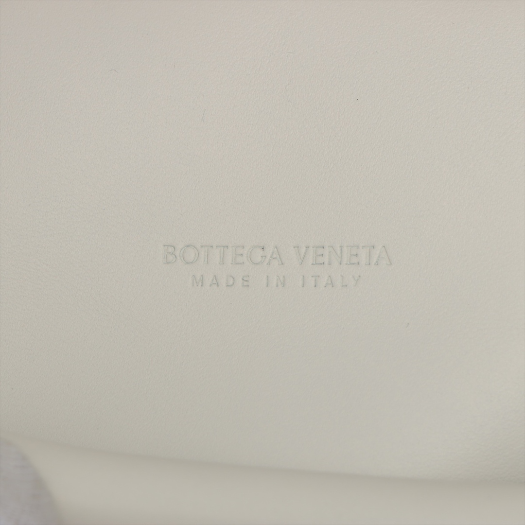 Bottega Veneta(ボッテガヴェネタ)のボッテガヴェネタ ザ チェーンポーチ レザー  ホワイト レディース ウエ レディースのバッグ(ボディバッグ/ウエストポーチ)の商品写真