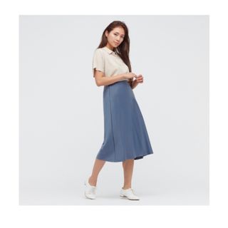 ユニクロ(UNIQLO)のUNIQLO UNIQLO 新品未使用 サテンナローフレアスカート (ロングスカート)