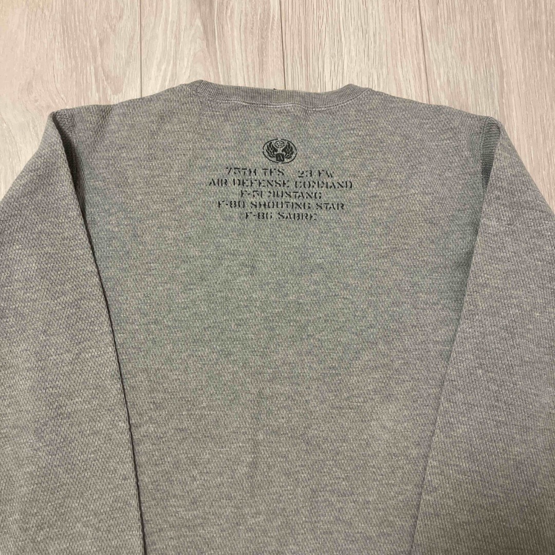 AVIREX(アヴィレックス)のAVIREX 長袖  灰色Mサイズ メンズのトップス(Tシャツ/カットソー(七分/長袖))の商品写真