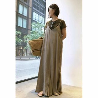 アパルトモンドゥーズィエムクラス(L'Appartement DEUXIEME CLASSE)の新品【Wash Maxi ワンピース カラーキャメル A】アパルトモン(ロングワンピース/マキシワンピース)