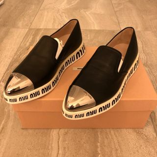 ミュウミュウ(miumiu)のmiumiuスリッポン(スニーカー)