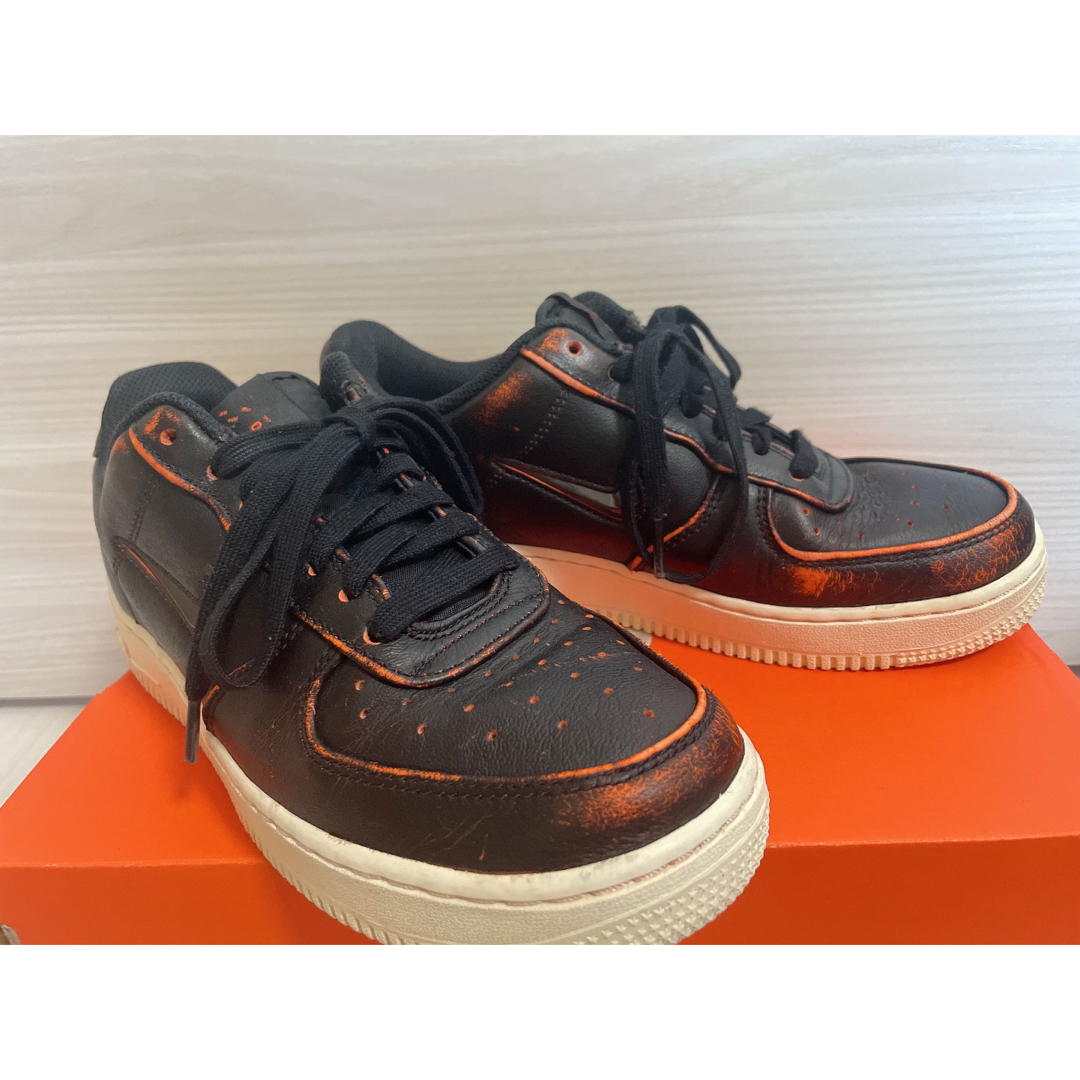 NIKE(ナイキ)のNIKE AIR FORCE 1 07 ナイキエアフォース 1 07 プレミアム レディースの靴/シューズ(スニーカー)の商品写真