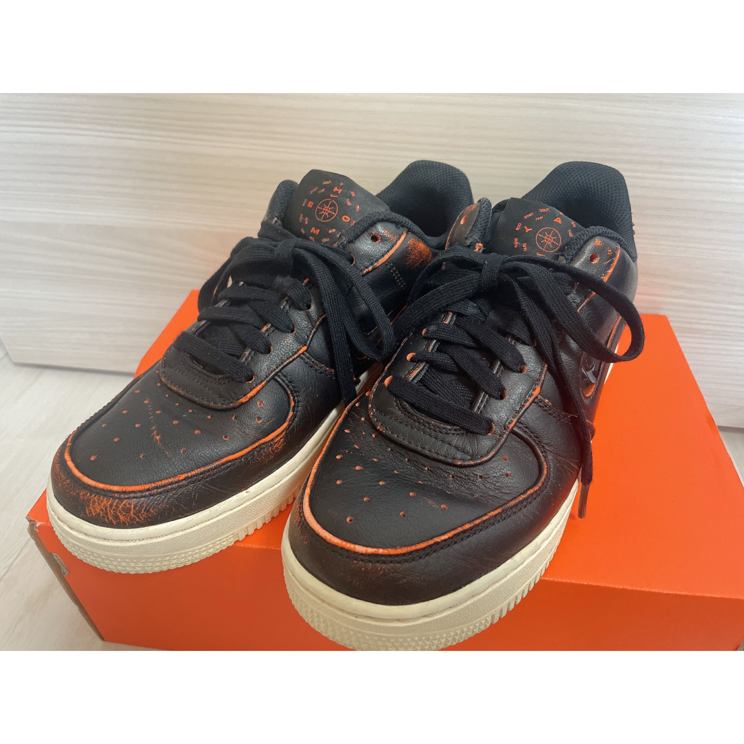 NIKE(ナイキ)のNIKE AIR FORCE 1 07 ナイキエアフォース 1 07 プレミアム レディースの靴/シューズ(スニーカー)の商品写真