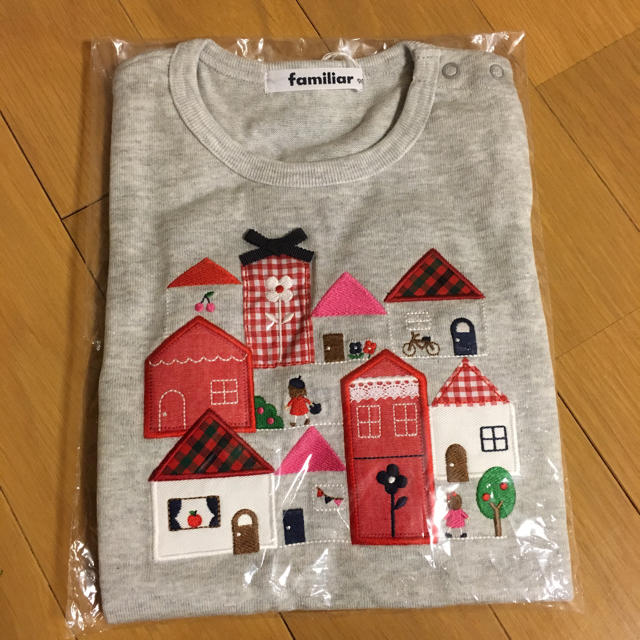 familiar(ファミリア)の新品未使用 familiar長袖Tシャツ 90 キッズ/ベビー/マタニティのキッズ服女の子用(90cm~)(Tシャツ/カットソー)の商品写真