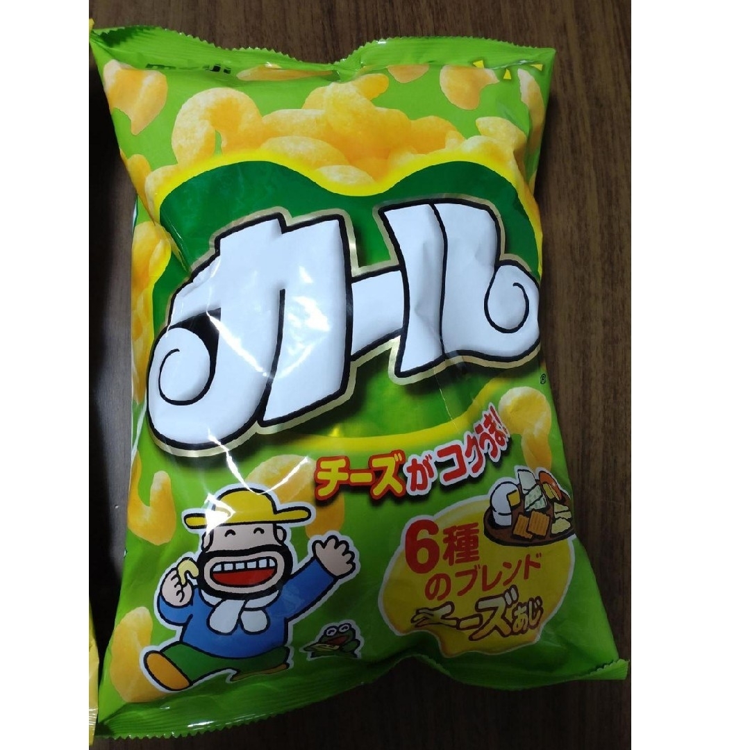 【西日本限定】　明治　カール　○2種セット 食品/飲料/酒の食品(菓子/デザート)の商品写真