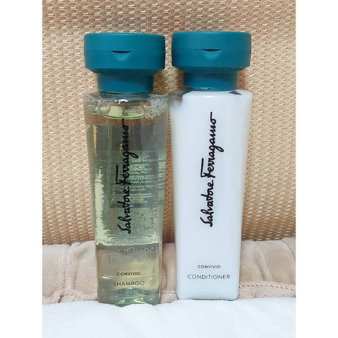 Salvatore Ferragamo(サルヴァトーレフェラガモ)のサルヴァトーレフェラガモ  シャンプー＆コンディショナー(各50ml) コスメ/美容のヘアケア/スタイリング(シャンプー/コンディショナーセット)の商品写真