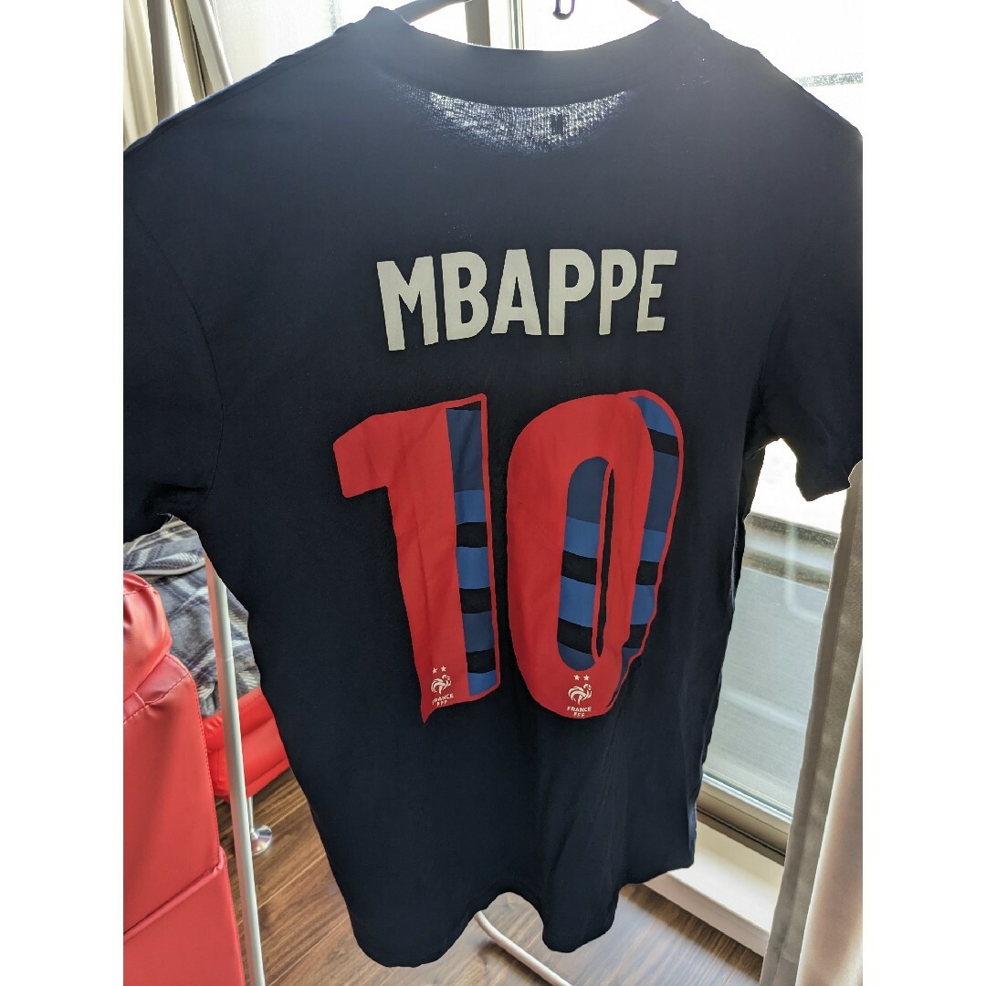 Paris Saint-Germain(パリサンジェルマン)のパリサンジェルマン MBAPPE(エムバペ)　Tシャツ スポーツ/アウトドアのサッカー/フットサル(記念品/関連グッズ)の商品写真