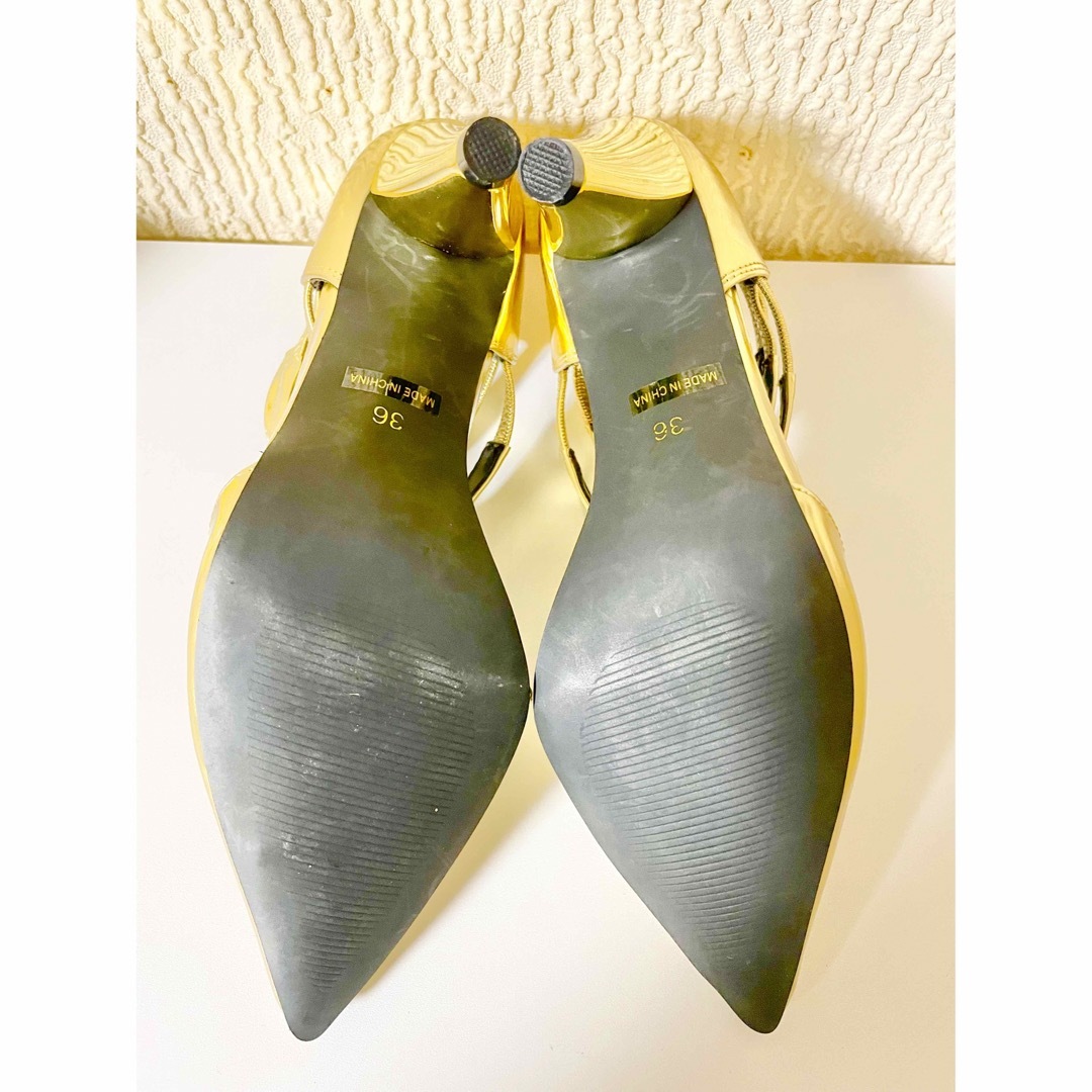 MURUA(ムルーア)の試着のみ美品　MURUAラダーストラップパンプス　ゴールド　サイズ36 レディースの靴/シューズ(ハイヒール/パンプス)の商品写真