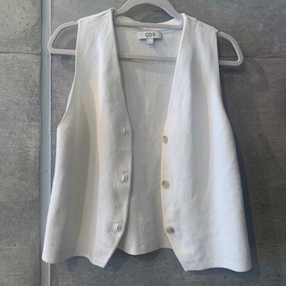 COS - COS KNITTED WAISTCOAT(size L)の通販｜ラクマ