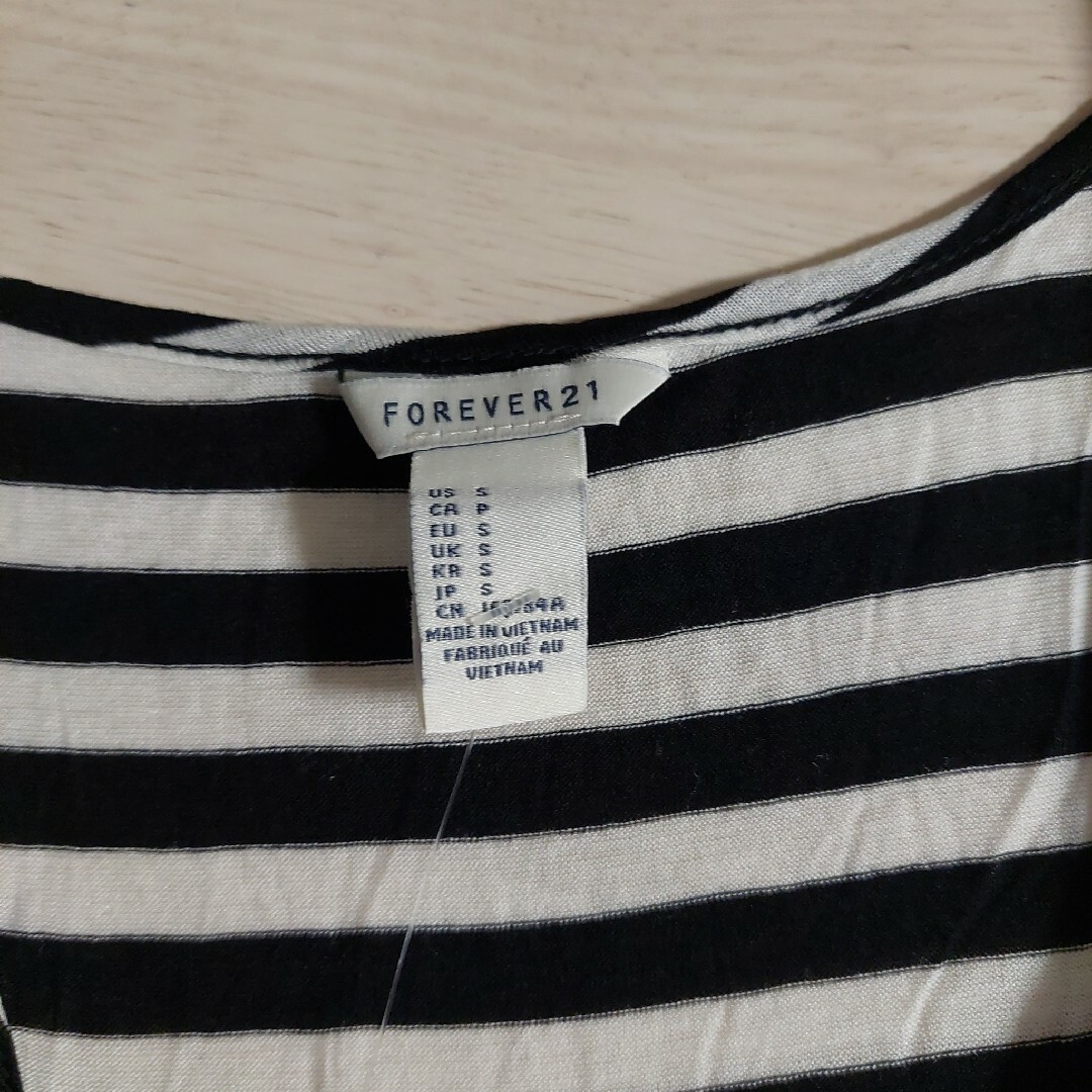 FOREVER 21(フォーエバートゥエンティーワン)の新品FOREVER21　タンクトップ レディースのトップス(カットソー(半袖/袖なし))の商品写真