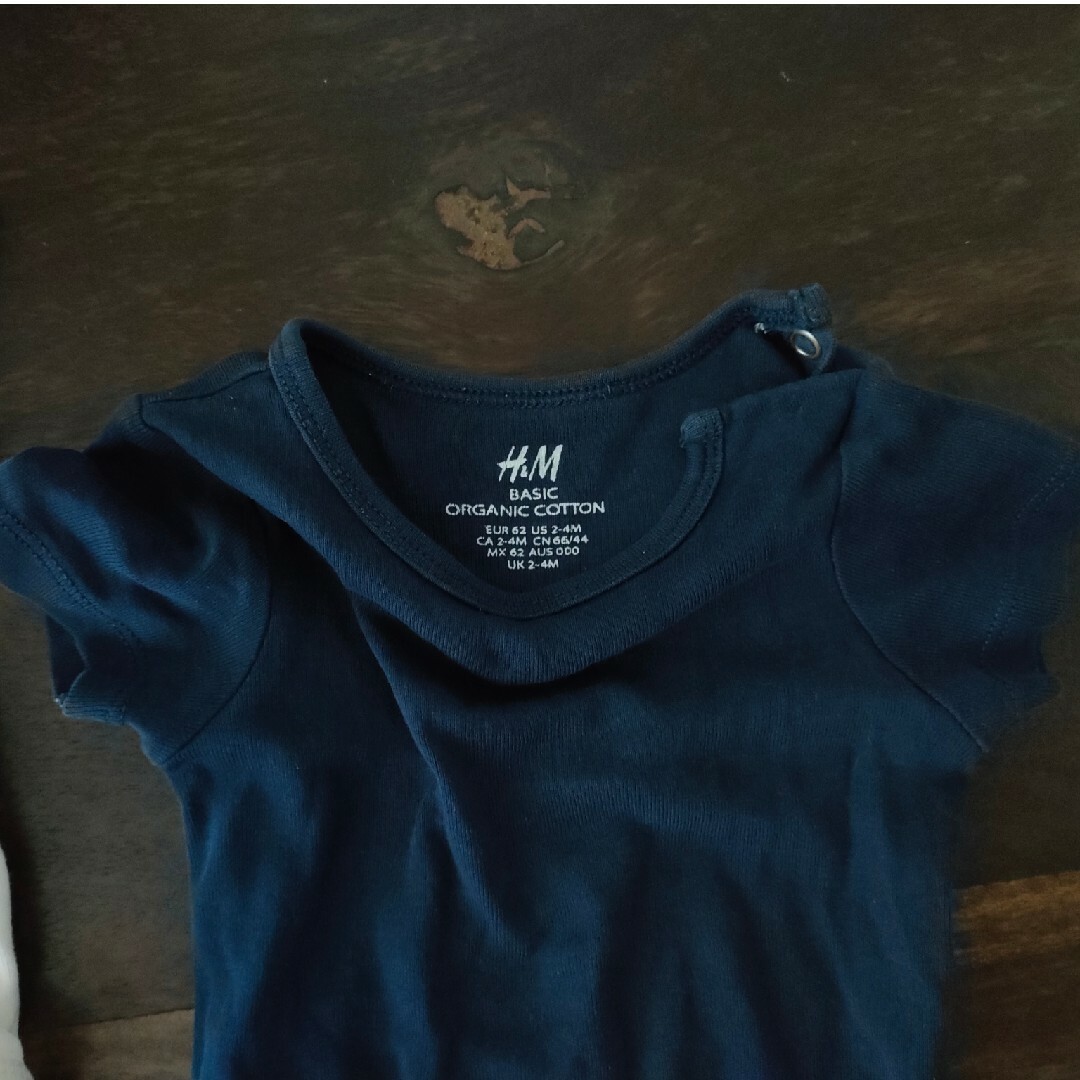 H&M(エイチアンドエム)のH&М♡半袖ロンパース　60　2-4M♡ キッズ/ベビー/マタニティのベビー服(~85cm)(肌着/下着)の商品写真