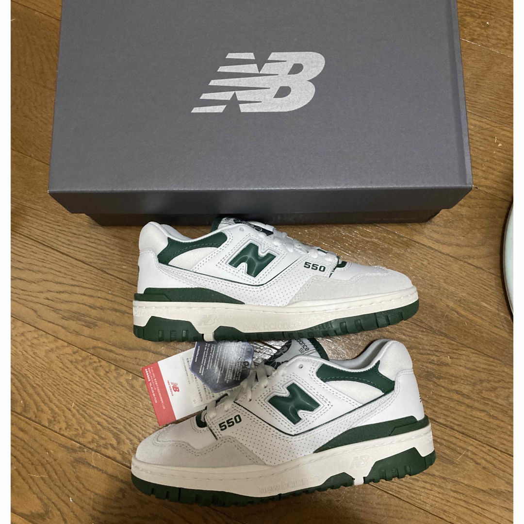 New Balance(ニューバランス)の26cm New Balance 550 Green BB550WT1 新品 メンズの靴/シューズ(スニーカー)の商品写真