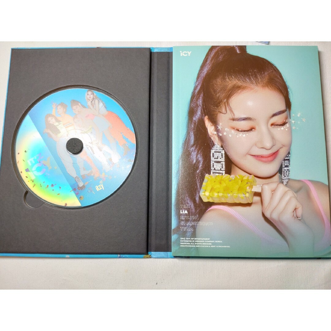 ITZY(イッチ)のitzy icy album CD 特典 ポストカード エンタメ/ホビーのCD(K-POP/アジア)の商品写真