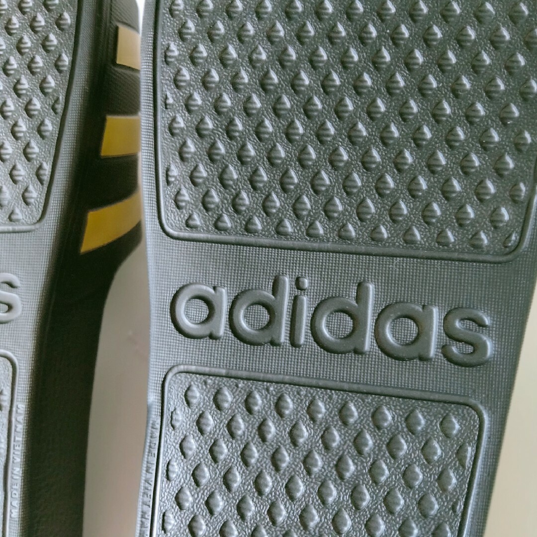 adidas(アディダス)の新品 26.5 アディダス サンダル アディレッタアクア シャワーサンダル メンズの靴/シューズ(サンダル)の商品写真