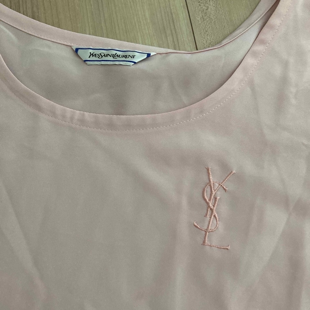 Yves Saint Laurent(イヴサンローラン)のイブサンローラン レディースのトップス(Tシャツ(半袖/袖なし))の商品写真