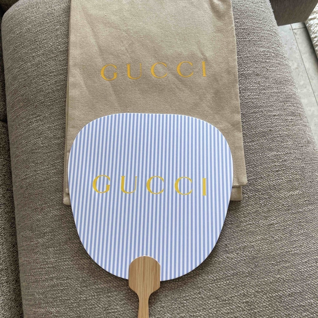 Gucci(グッチ)のGUCCI うちわ エンタメ/ホビーのコレクション(ノベルティグッズ)の商品写真