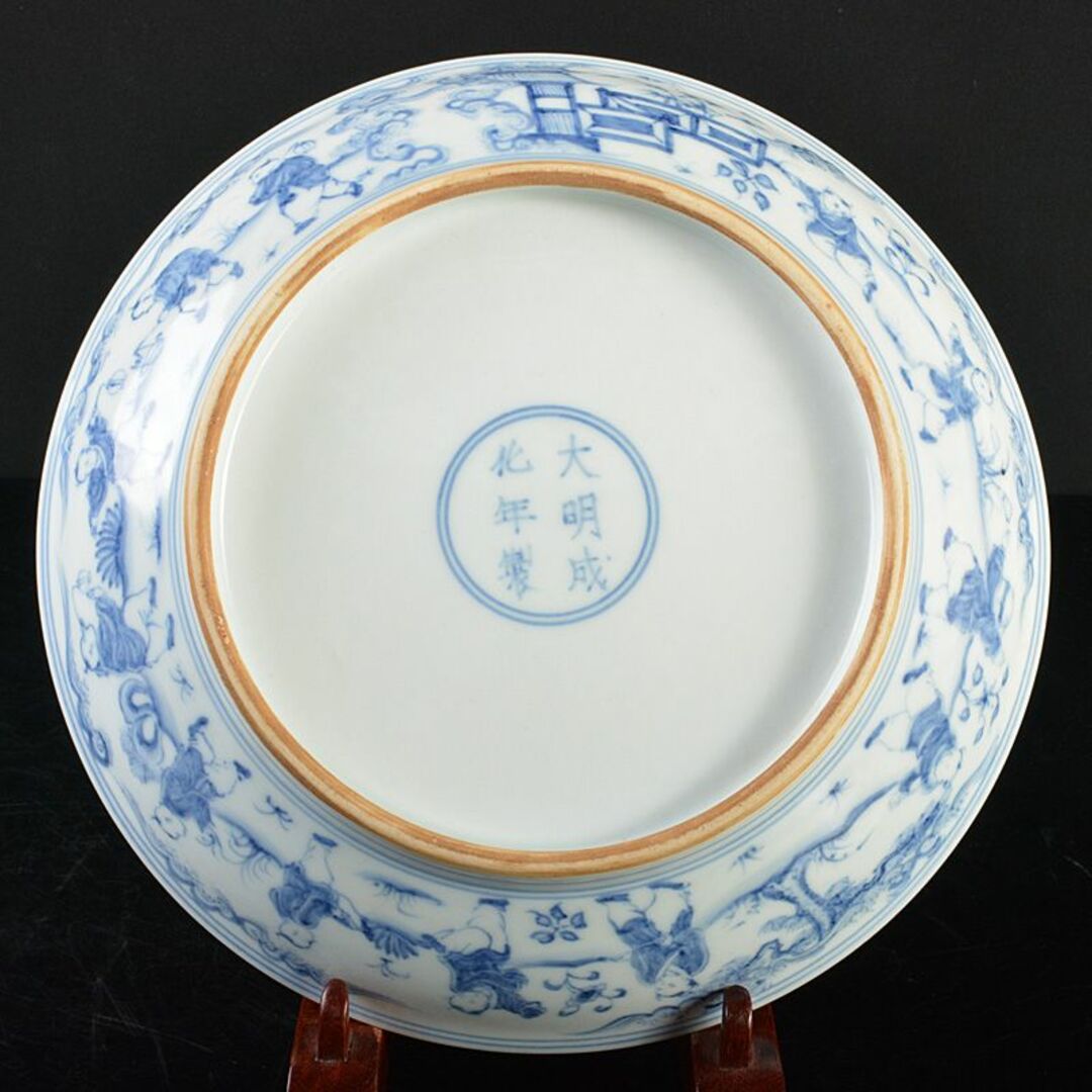 中国　大明成化年製　青花　山水唐子文盤　皿　M　R6085