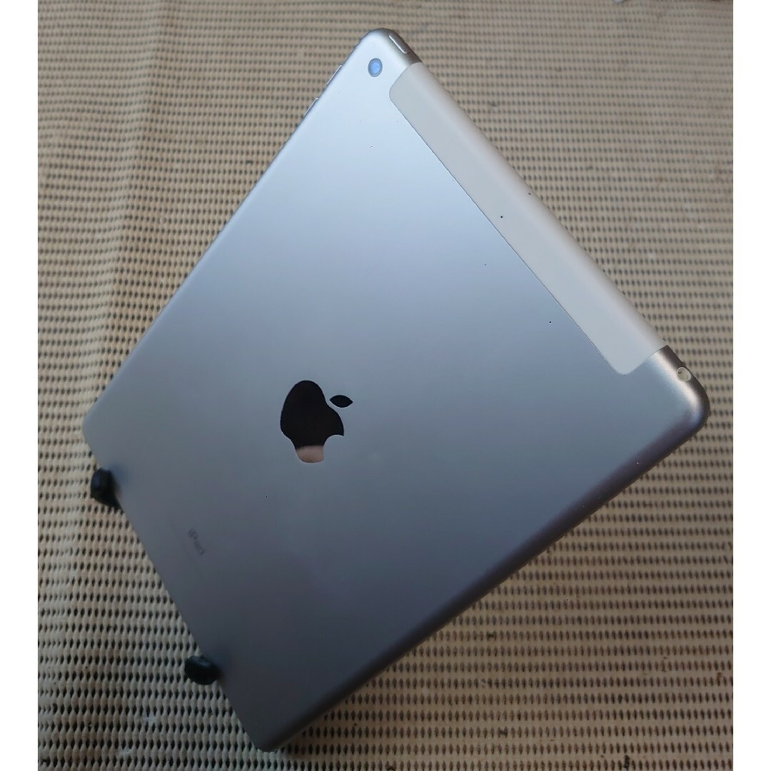完動品SIMフリー液晶無傷iPad第5世代(A1823)本体32GBシルバーSB