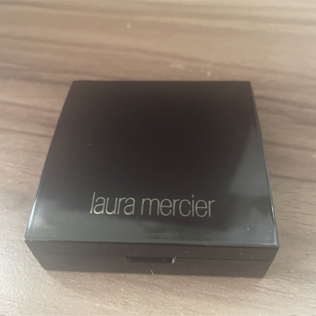 laura mercier(ローラメルシエ)のローラメルシエ　シークレットブラーリングパウダーフォーアンダーアイズ コスメ/美容のベースメイク/化粧品(フェイスパウダー)の商品写真