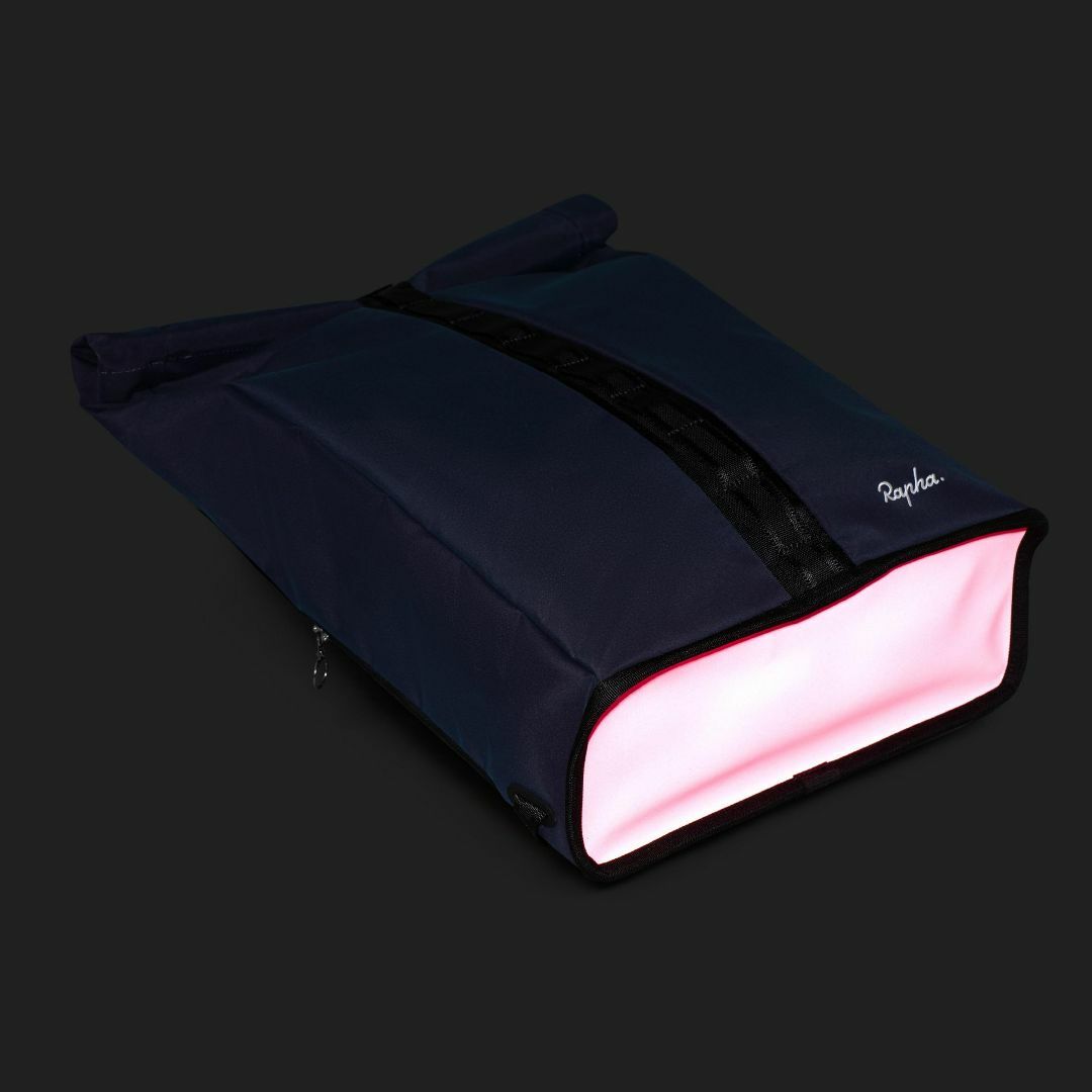 新品 Rapha ロール トップ バックパック 25リットル ネイビー