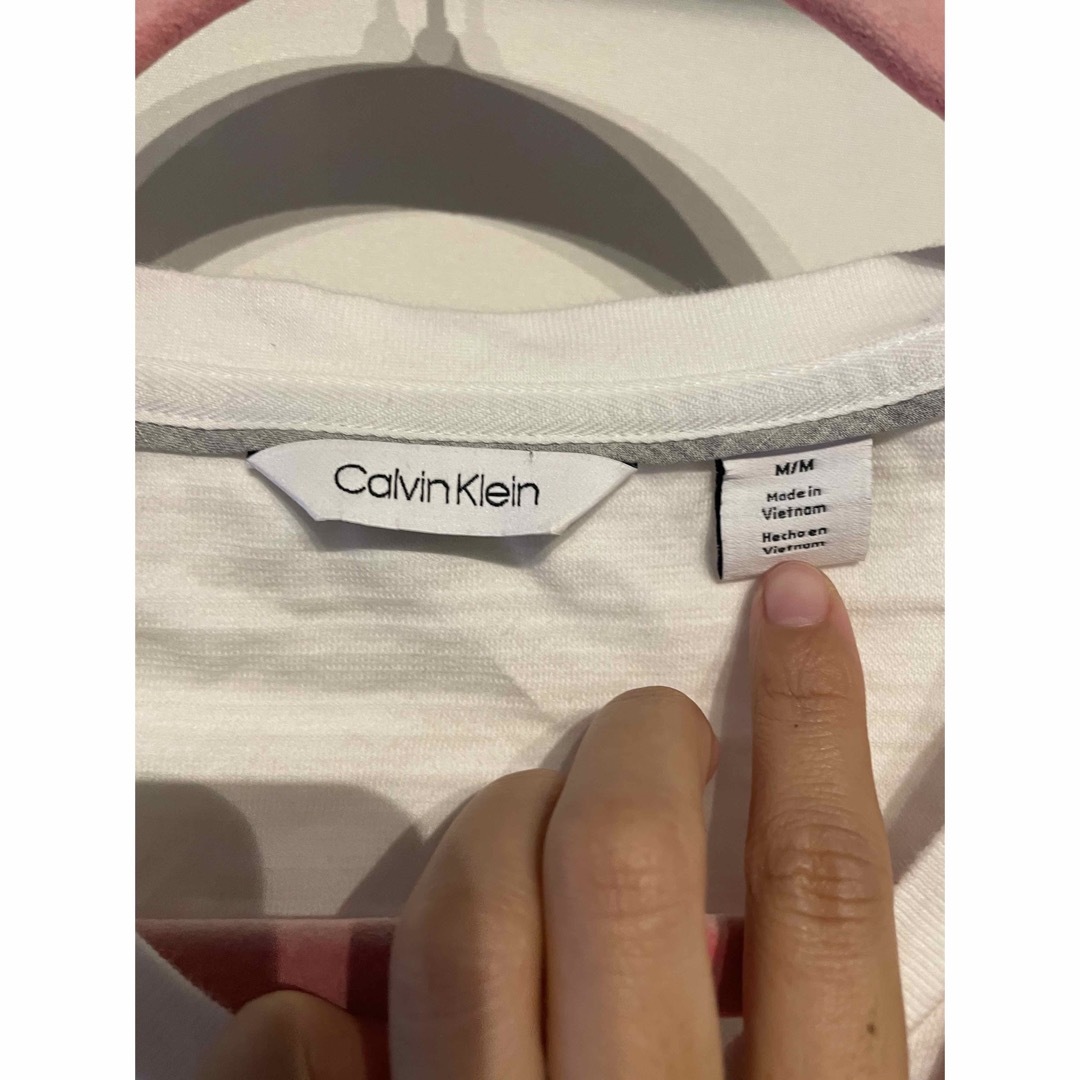 Calvin Klein(カルバンクライン)のCALVIN KLEIN Mサイズ　正規品 VネックTシャツ メンズのトップス(Tシャツ/カットソー(半袖/袖なし))の商品写真