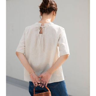 アーバンリサーチドアーズ(URBAN RESEARCH DOORS)の新品タグ付き♡DOORSリネンコットンバックリボンブラウス✽Natural(シャツ/ブラウス(半袖/袖なし))