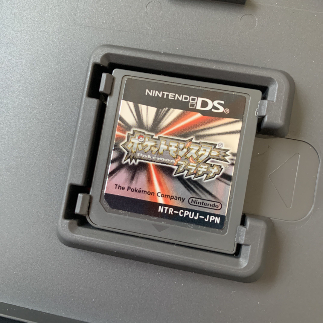 ニンテンドーDS(ニンテンドーDS)の美品　ポケモン　プラチナ　DS 3DS ソフト　色違い　伝説　ケース　取扱説明書 エンタメ/ホビーのゲームソフト/ゲーム機本体(携帯用ゲームソフト)の商品写真