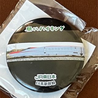 ジェイアール(JR)のJR東日本　E6系　新幹線　こまち 缶バッジ  駅ハイ(ノベルティグッズ)