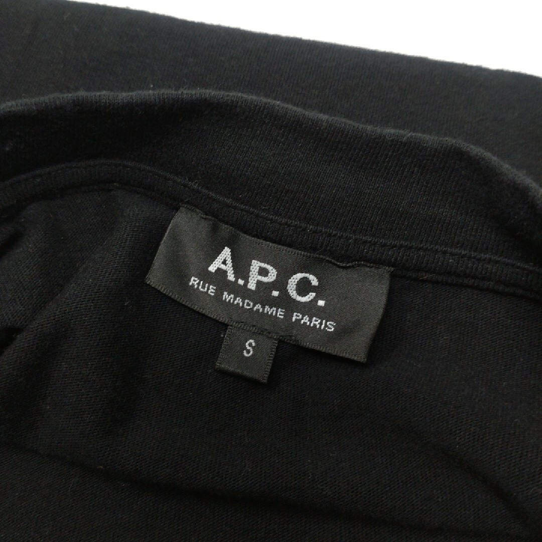 A.P.C(アーペーセー)のA.P.C.  別注フリークスストア　ロゴ刺繍Tシャツ レディースのトップス(Tシャツ(半袖/袖なし))の商品写真