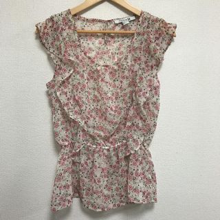 フォーエバートゥエンティーワン(FOREVER 21)の【美品】FOREVER21☆花柄カットソー(カットソー(半袖/袖なし))