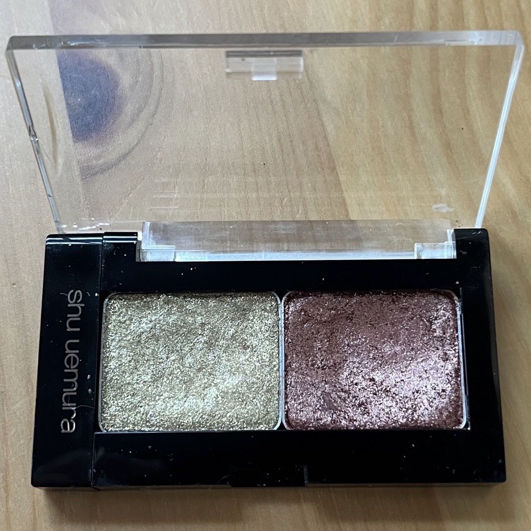 shu uemura(シュウウエムラ)のシューウエムラ プレスドアイシャドウ  コスメ/美容のベースメイク/化粧品(アイシャドウ)の商品写真