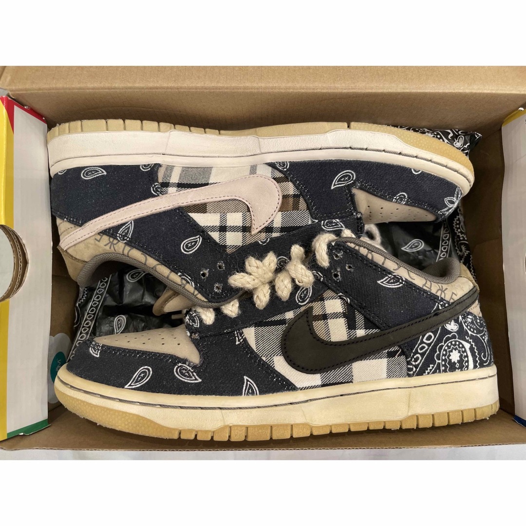 Travis Scott × Nike SB Dunk Low