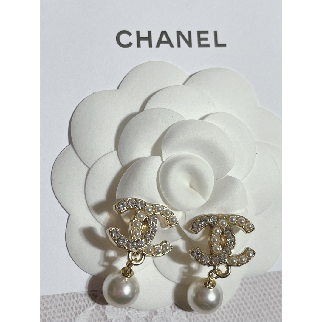CHANEL - ヴィンテージシャネルボタンチャームイヤリングの通販 by み