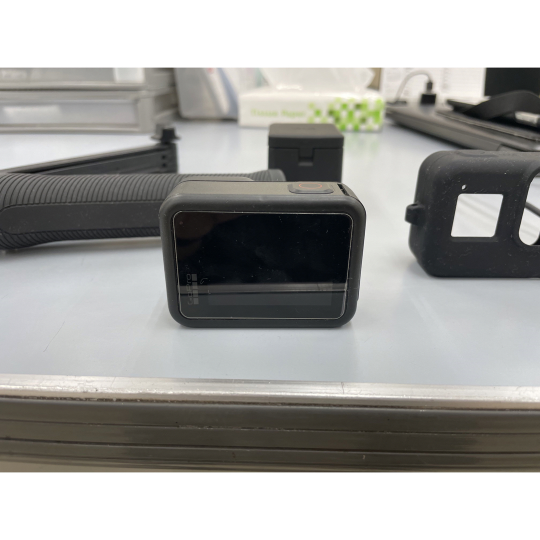 GoPro(ゴープロ)のGoPro BLACK 8 バッテリー3個セット付き スマホ/家電/カメラのカメラ(コンパクトデジタルカメラ)の商品写真