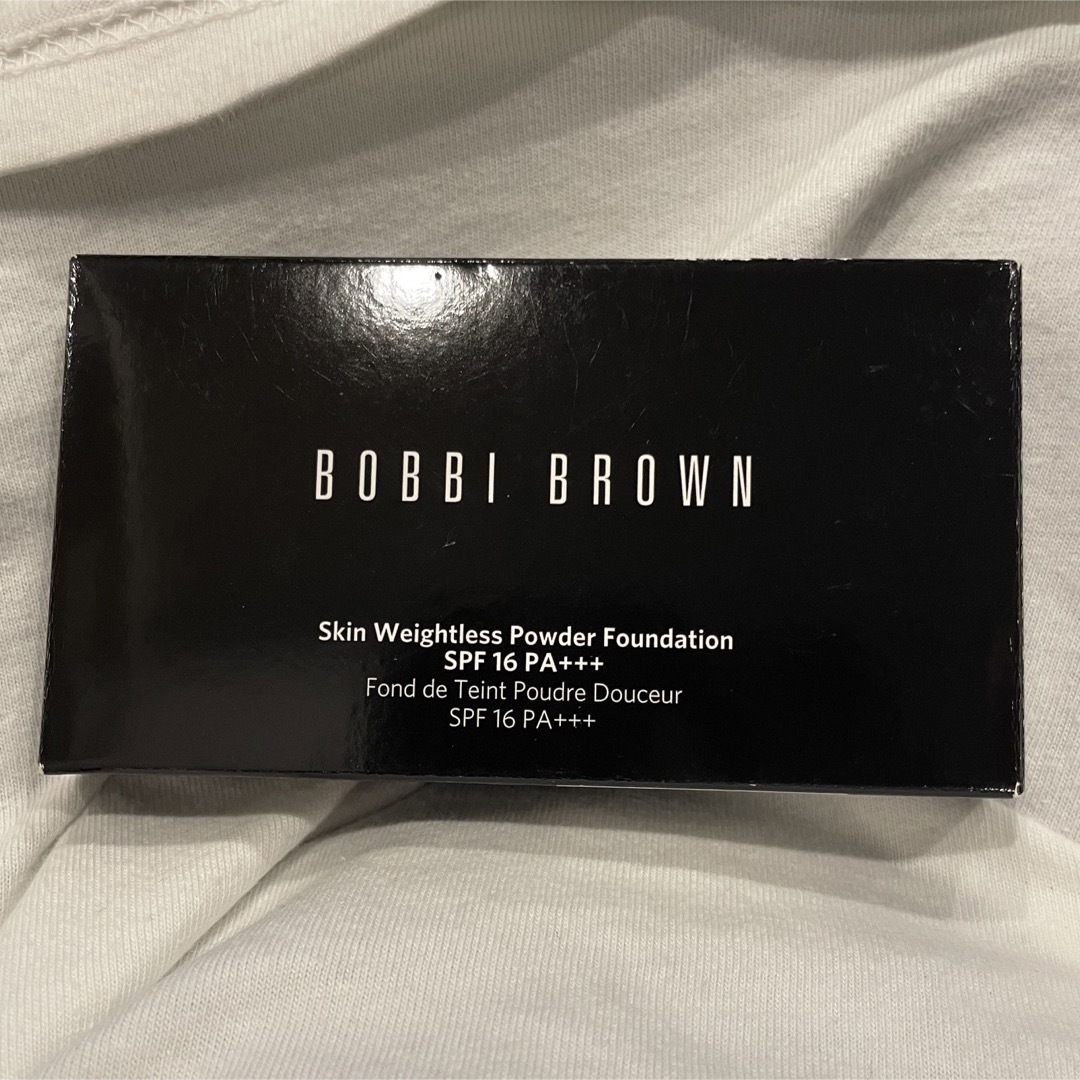 BOBBI BROWN(ボビイブラウン)のスキンウェイトレスパウダーファンデーション　ケース コスメ/美容のベースメイク/化粧品(ファンデーション)の商品写真