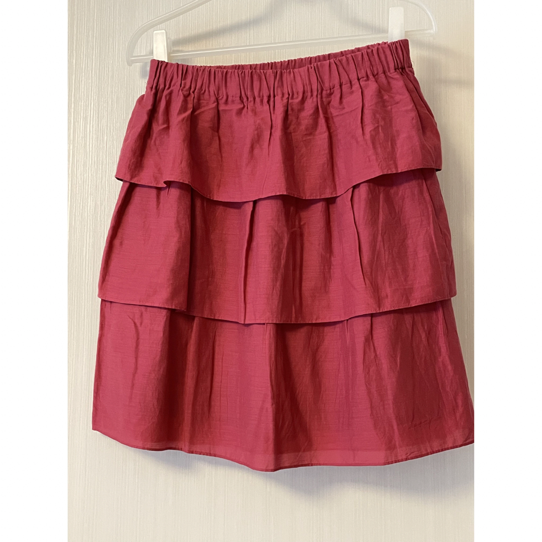 IENA(イエナ)のIENA ピンクレッド ティアード スカート ウエストゴム レディースのスカート(ひざ丈スカート)の商品写真