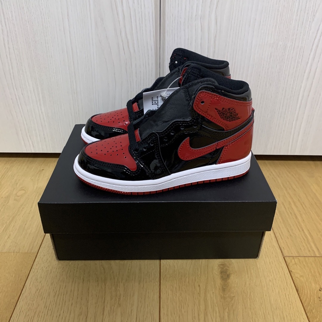 ナイキ ジョーダン パテント 黒色 ブラック ジュニア キッズ 【 JORDAN RETRO BRED PATENT (GS) BLACK  UNIVERSITY RED-ANTHRACITE 】 キッズ ベビー マタニティ スニーカー 靴