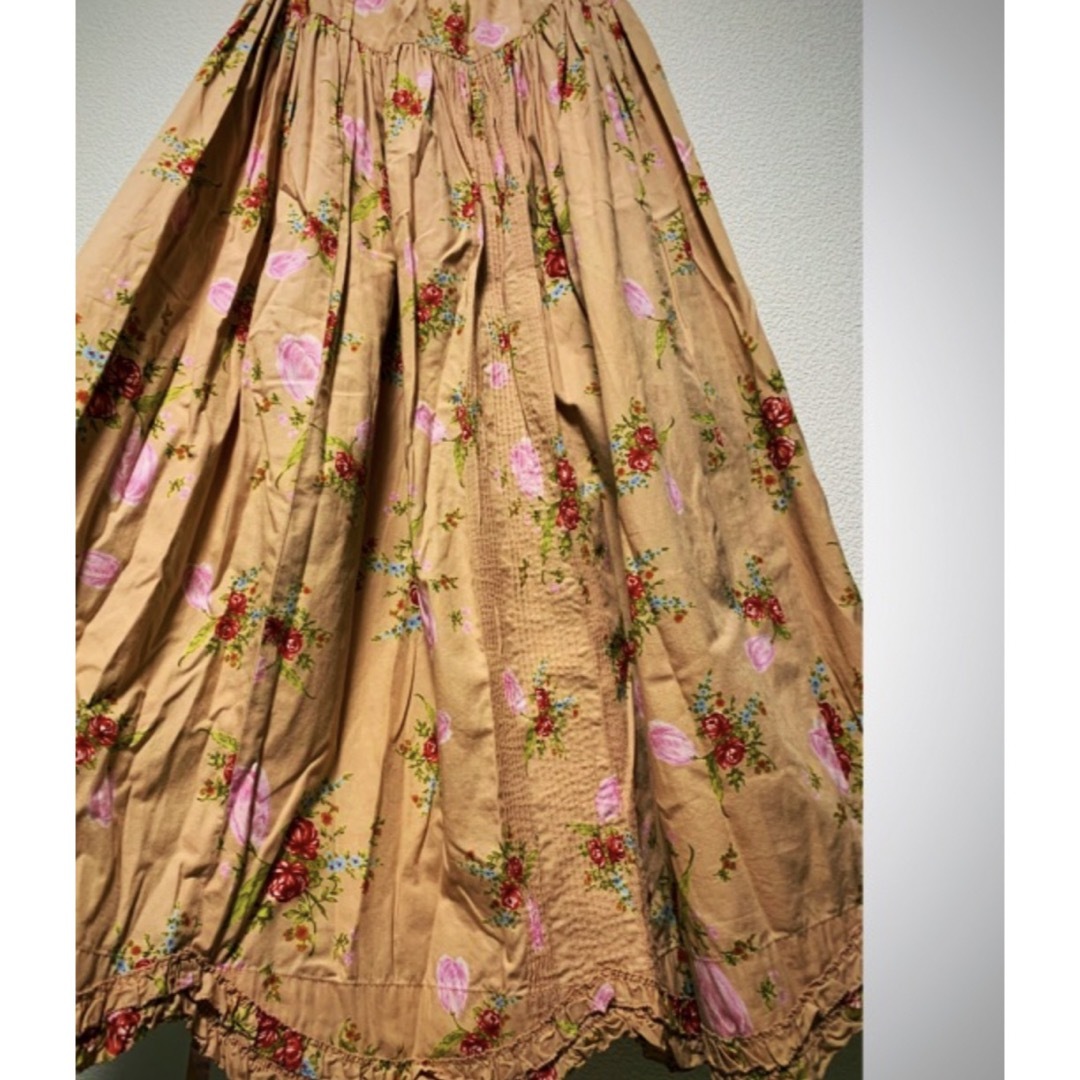 KANEKO ISAO(カネコイサオ)のカネコイサオ　ピンクハウス　ピコフリル　お花付き　裾が可愛い　オーバー　スカート レディースのスカート(ロングスカート)の商品写真