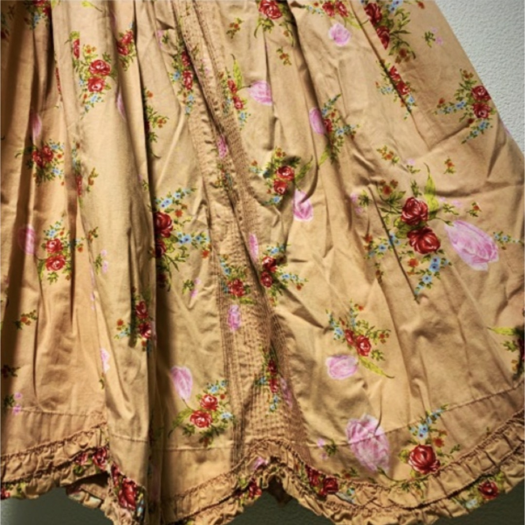 KANEKO ISAO(カネコイサオ)のカネコイサオ　ピンクハウス　ピコフリル　お花付き　裾が可愛い　オーバー　スカート レディースのスカート(ロングスカート)の商品写真