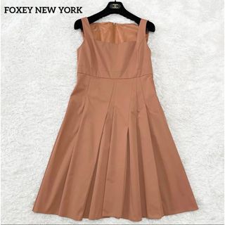 フォクシーニューヨーク(FOXEY NEW YORK)のフォクシーニューヨーク　フレア　ひざ丈ワンピース　ノースリーブ　タック　プリーツ(ひざ丈ワンピース)