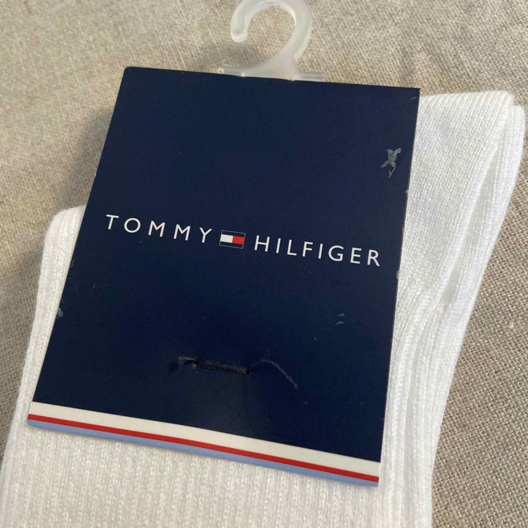 TOMMY HILFIGER(トミーヒルフィガー)のトミーヒルフィガー　ハイソックス　32cm 丈　白　23-25cm レディースのレッグウェア(ソックス)の商品写真