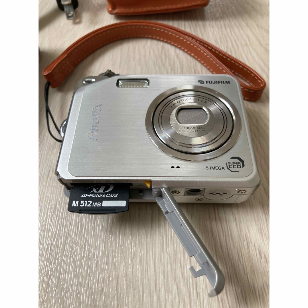 富士フイルム(フジフイルム)のFUJIFILM FINEPIX V10 【美品】 スマホ/家電/カメラのカメラ(コンパクトデジタルカメラ)の商品写真